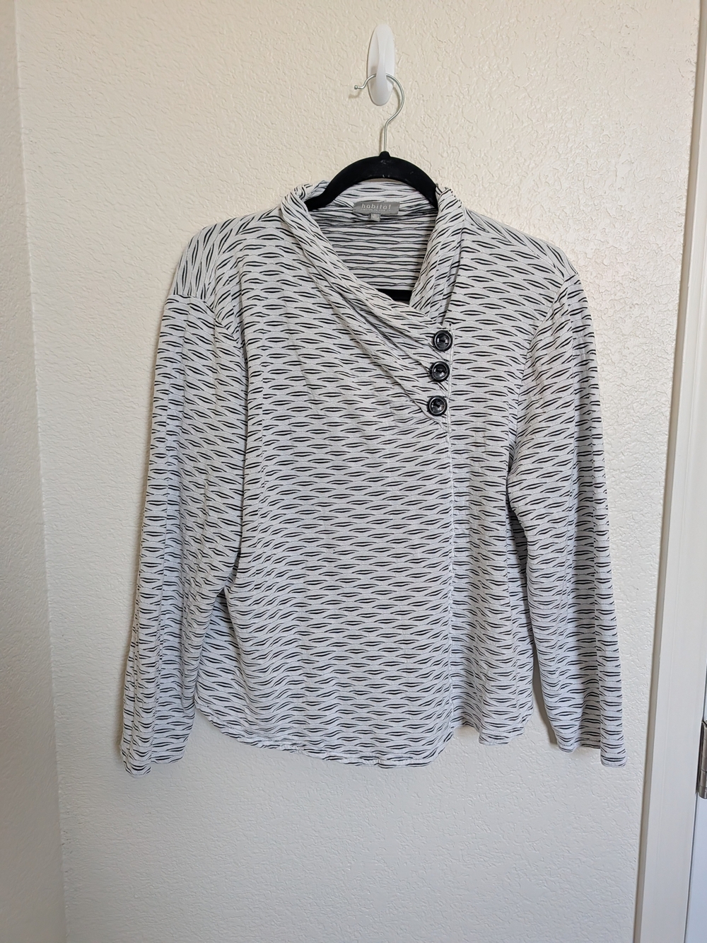 Habitat Black and White Asymmetrical Blouse with Button Colla Sz XL Lagenlook